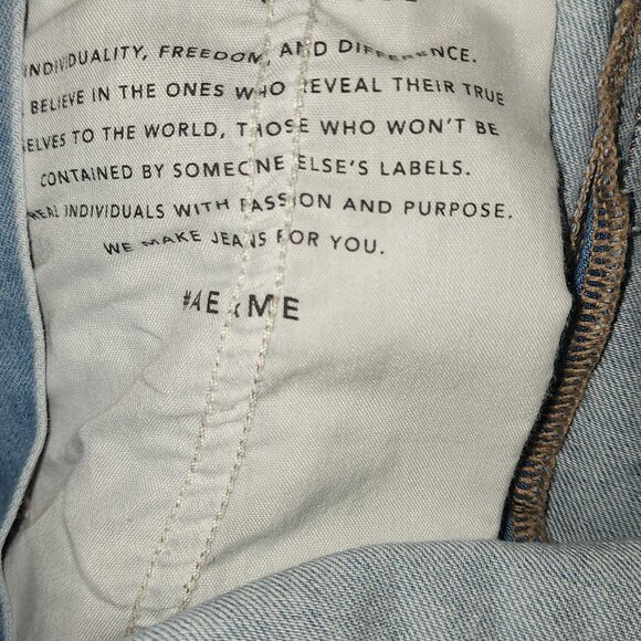 American Eagle 90s Boyfriend Overalls Distressed Light Wash Denim womens size M - Picture 3 of 4